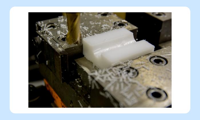 ポリアセタール（POM）の切削加工